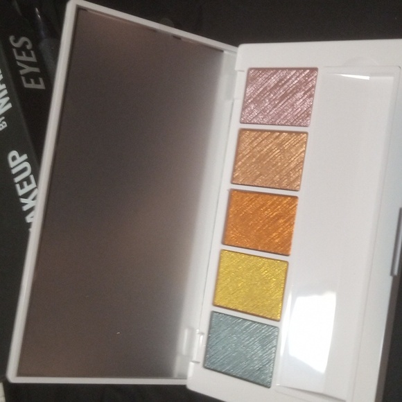 Makeup eyeshadow palette by Mario - Picture 3 of 5